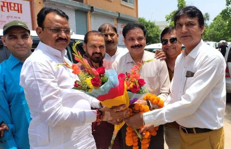 इलेक्ट्रोपैथी चिकित्सकों ने किया उपमुख्यमंत्री का जोरदार स्वागत