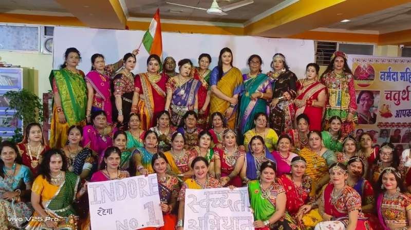 नर्मदा महिला मंडल द्वारा गरबा आयोजित नर्मदा महिला मंडल द्वारा गरबा आयोजित