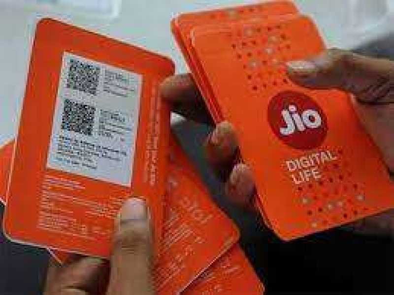 JIO plans : Jio का एक रीचार्ज और साल भर की छुट्टी, फ्री कॉलिंग से लेकर 1000GB डाटा के साथ आते हैं ये प्लान!, जानिए
