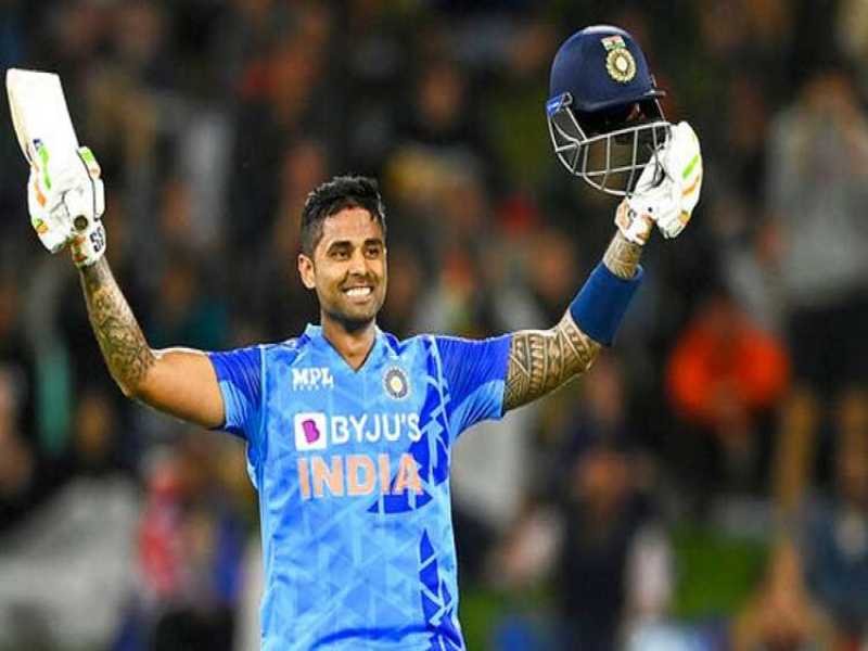 IND vs SL 3rd T20 Live : सुर्यकुमार ने लगाया नाबाद शतक, श्रीलंका को दिया 229 का लक्ष्य
