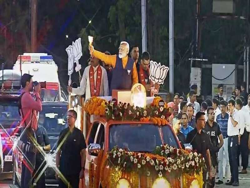 जबलपुर में PM मोदी का रोड शो : CM मोहन यादव भी सवार