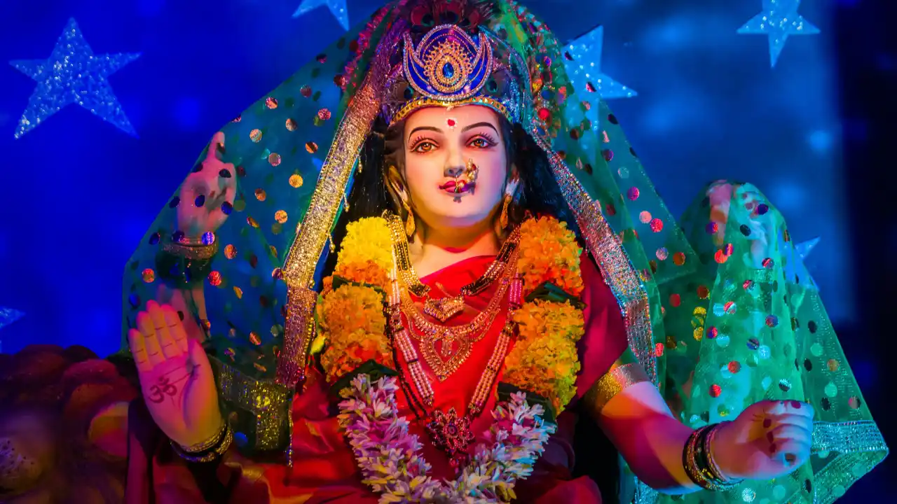 नवरात्रि में देवी की अनोखी पूजा: खमतराई में माता को प्रसाद में चढ़ाते हैं कंकड़-पत्‍थर, जानिए क्‍या है मान्‍यता?