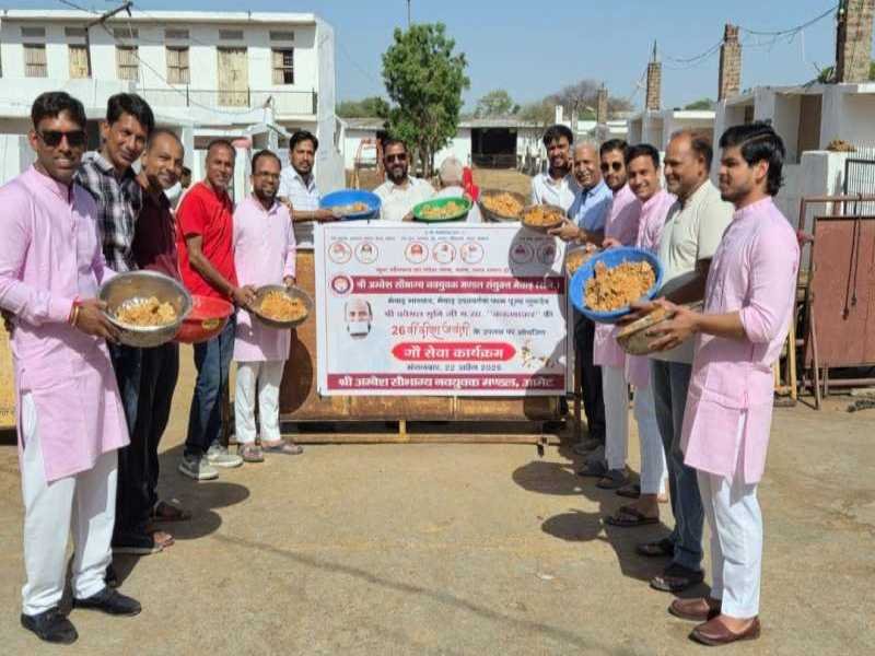 Amet News : कोमल मुनि की 26 वीं दीक्षा जयंती पर गौमाता को गुड़, रजका, सब्जियां खिलाई