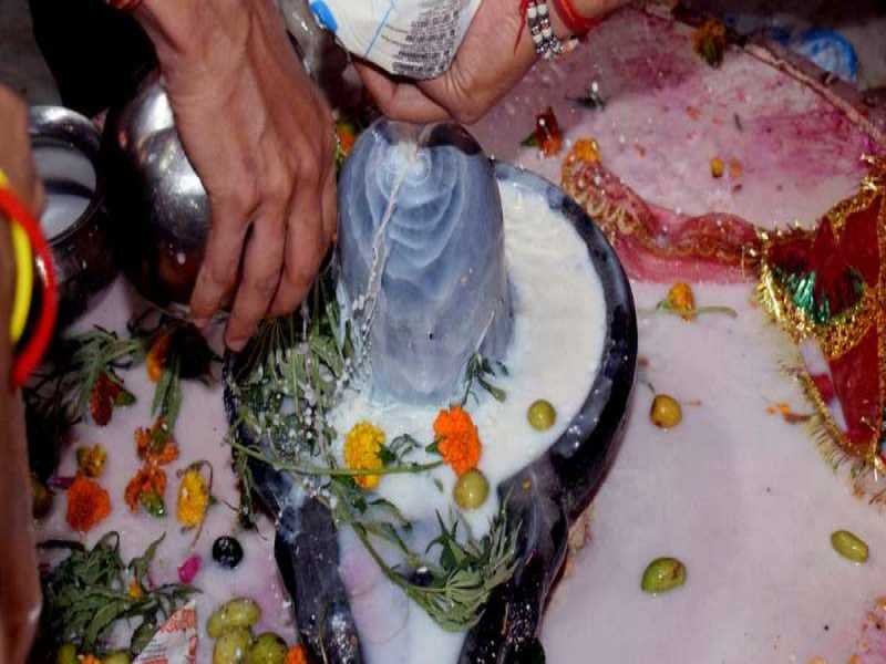 Doodh ke Totke : दूध करेगा आर्थिक परेशानी को दूर, लक्ष्मी की बनी रहेगी कृपा, जानिए ज्योतिष अनुसार दूध के विभिन्न उपाय