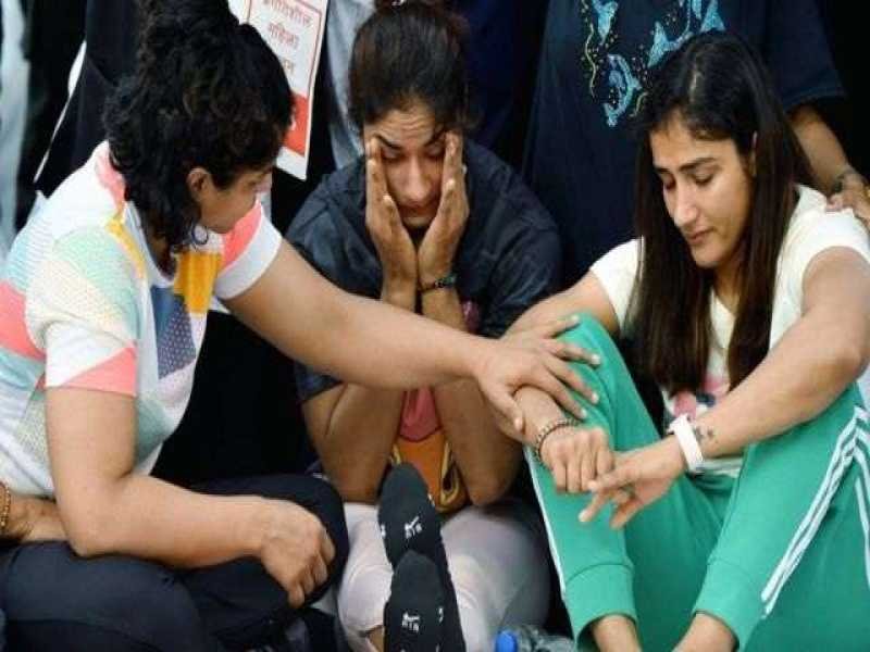 पहलवानों को लग सकता बड़ा झटका - केस में आया नया मोड़, पहलवान के चाचा बोले : नाबालिग नहीं भतीजी, उसे बरगलाया गया