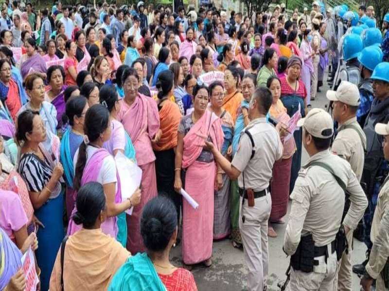 मणिपुर में फिर तनाव, बस नेटवर्क से राज्य का नाम हटाने पर भड़के लोग, जमकर हुआ बवाल