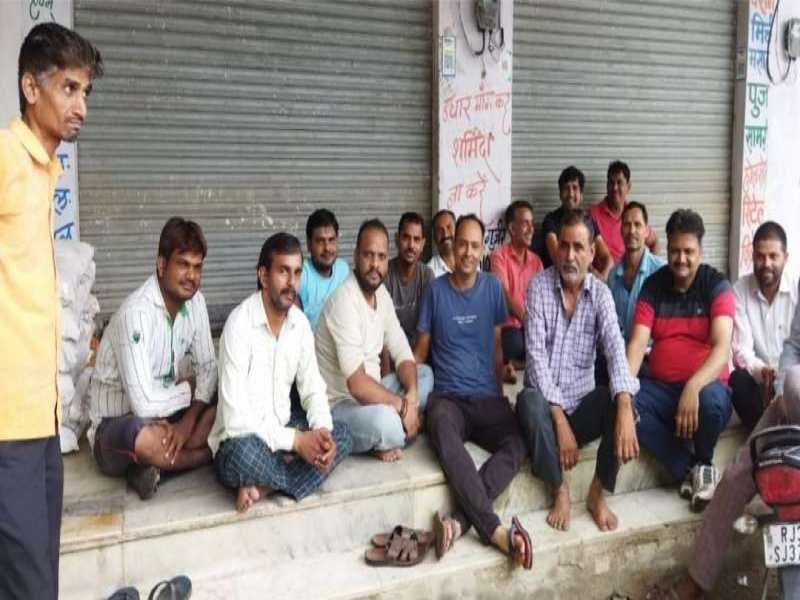 आमेट : जीएसटी के विरोध में  लावासरदारगढ में बाजार आधे दिन बंद रखा