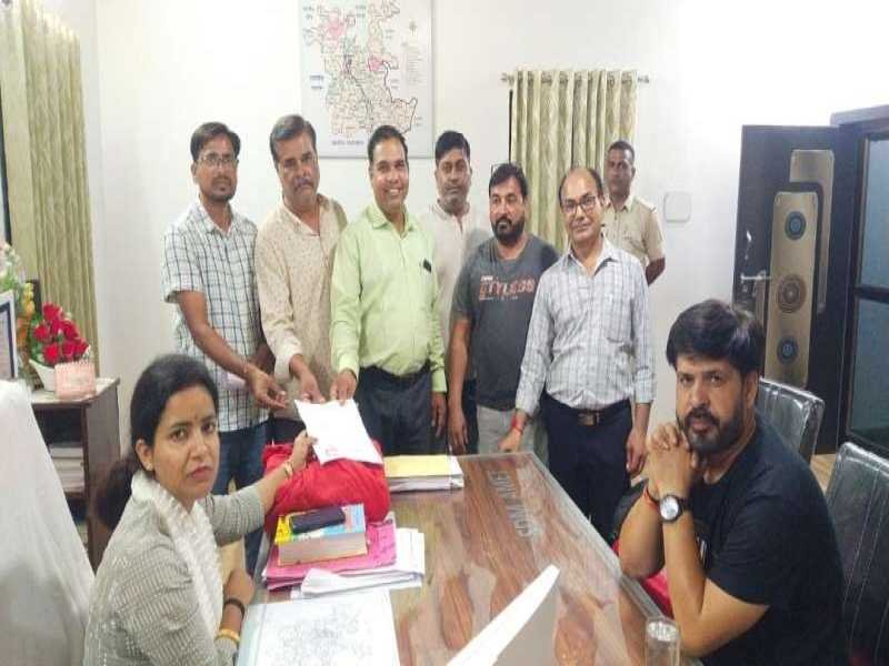 Amet update : भारी वाहनों का प्रवेश का समय निर्धारित करने की मांग को लेकर SDM को दिया ज्ञापन