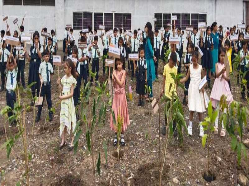 माउंट लिट्रा जी स्कूल में हर छात्र ने लिया पौधे की रक्षा का संकल्प