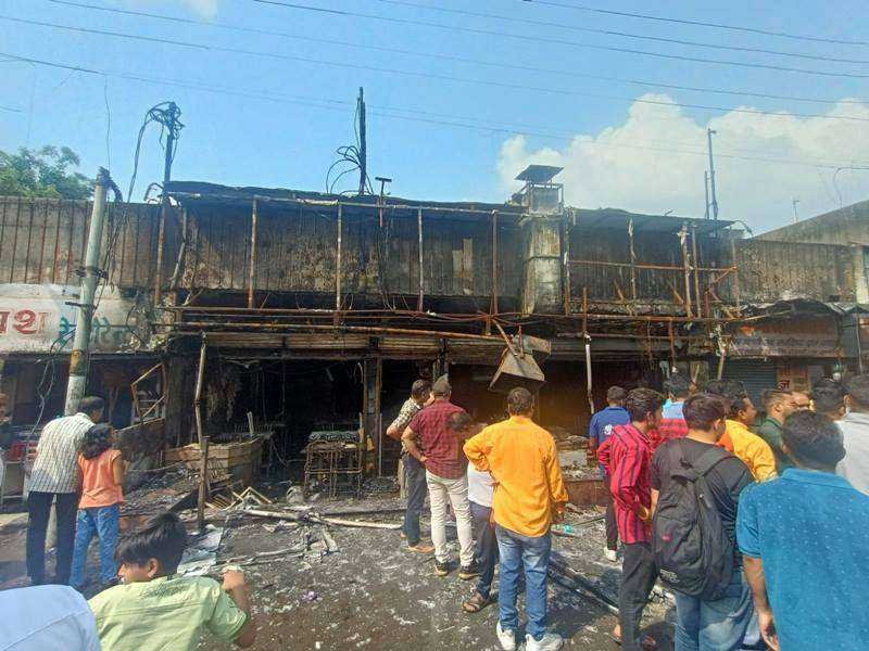 इंदौर में गंगवाल बस स्टैंड के सामने रेस्टारेंट में लगी आग, देखे वीडियो