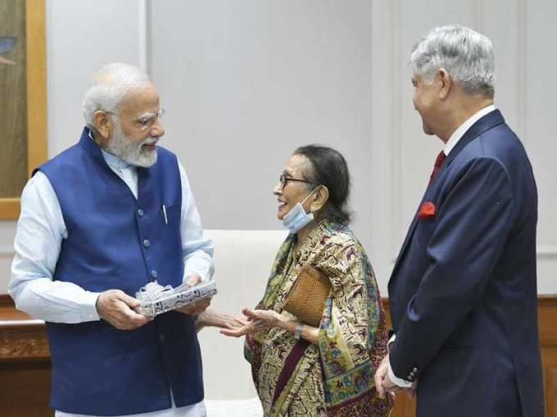 इस महिला के सामने नतमस्तक हुए मोदी, जानिए कौन है ये महिला, आखिर क्यों की दोनों ने मुलाकात?
