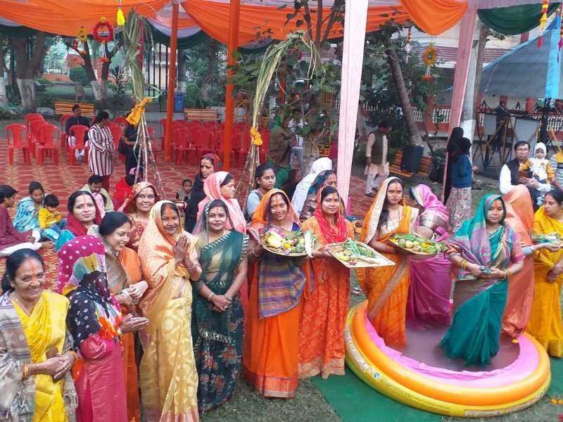 Indore update : उदीयमान सूर्यदेव को अर्घ्य देने के साथ चार दिवसीय छठ महोत्सव का हुआ समापन