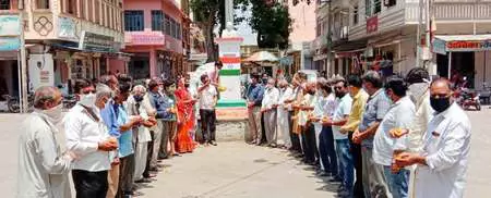 आमेट में शहीदों को श्रद्धांजलि देकर चीनी राष्ट्रपति का पुतला फूंका