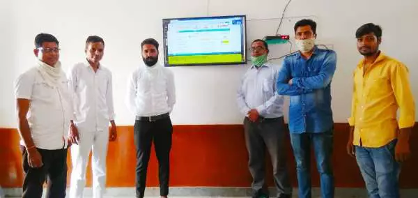 आमेट अपडेट : शिक्षक श्री गणपतलाल चौधरी ने राजकीय उच्च प्राथमिक आक्या विद्यालय को स्मार्ट टीवी भेंट किया