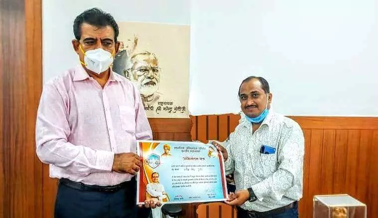 सांसद श्री शंकर लालवानी ने पालीवाल समाज के युवा श्री हरीश वोरा को किया सम्मानित