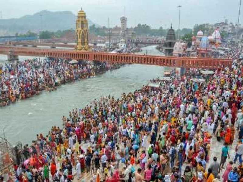 Maha Kumbh : हरिद्वार कुंभ में कोरोना नियमों का उल्लंघन - उमड़ी भीड़, कई साधु कोरोना पॉजिटिव पाए गए