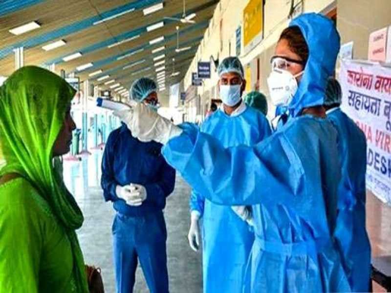 केरल में बिगड़ती कोरोना की हालत से फिर लगा नाइट कर्फ्यू, बीते 24 घंटे में 31 हजार से ज्यादा मामले