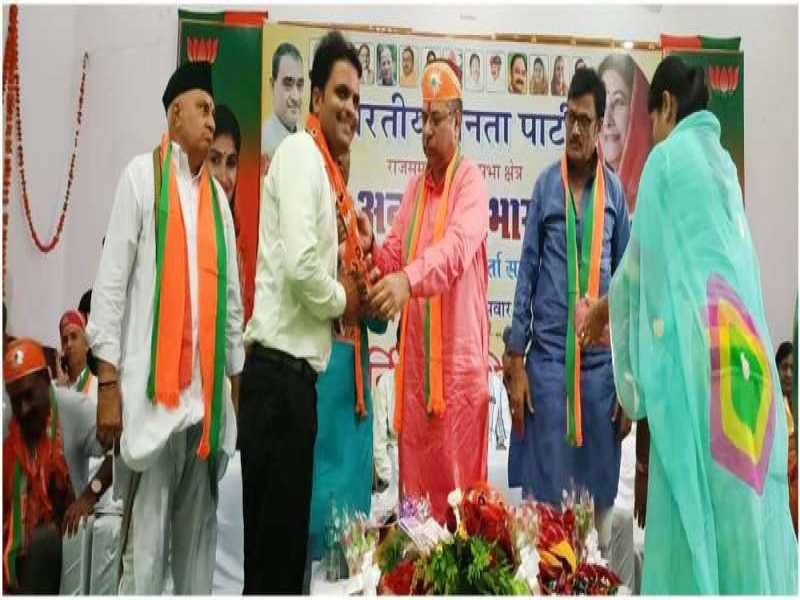 Paliwal-update : नेशनल यूथ आइकॉन श्री मनीष दवे को प्रदेश अध्यक्ष श्री सतीश पुनिया ने किया सम्मानित