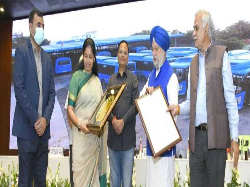 इंदौर हुआ सम्मानित : लोक परिवहन सेवा में देश का सबसे प्रतिष्ठित अवॉर्ड से निगमायुक्त सुश्री प्रतिभा पाल ने ग्रहण किया अवार्ड