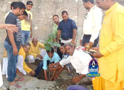 गायत्री परिवार करेगा नई 60 फिट रोड़ के दोनों ओर वृक्षारोपण पर्यावरण दिवस पर किया शुभारम्भ