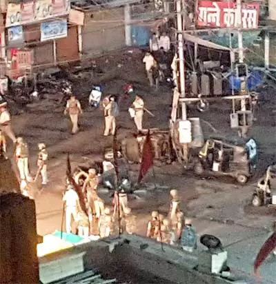 भोपाल में तनाव-दो समुदायों के लोग आमने-सामने, शांति बनाएं जाने की अपील