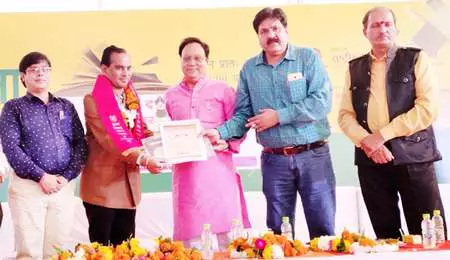 साहित्यिक सेवा के लिए सम्पादक अजय जैन विकल्प सम्मानित